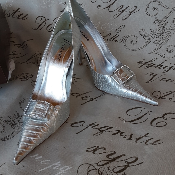 Shoes - Picture 1 of 3